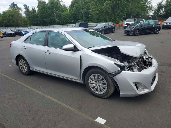 2014 TOYOTA CAMRY