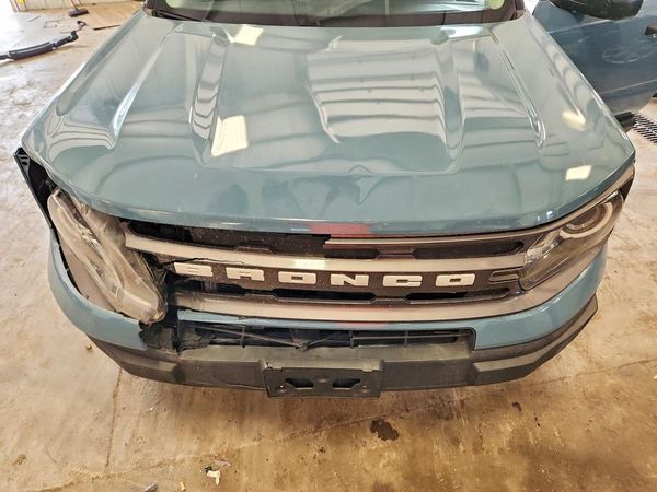 2022 FORD BRONCO Big Bend — Engine bay