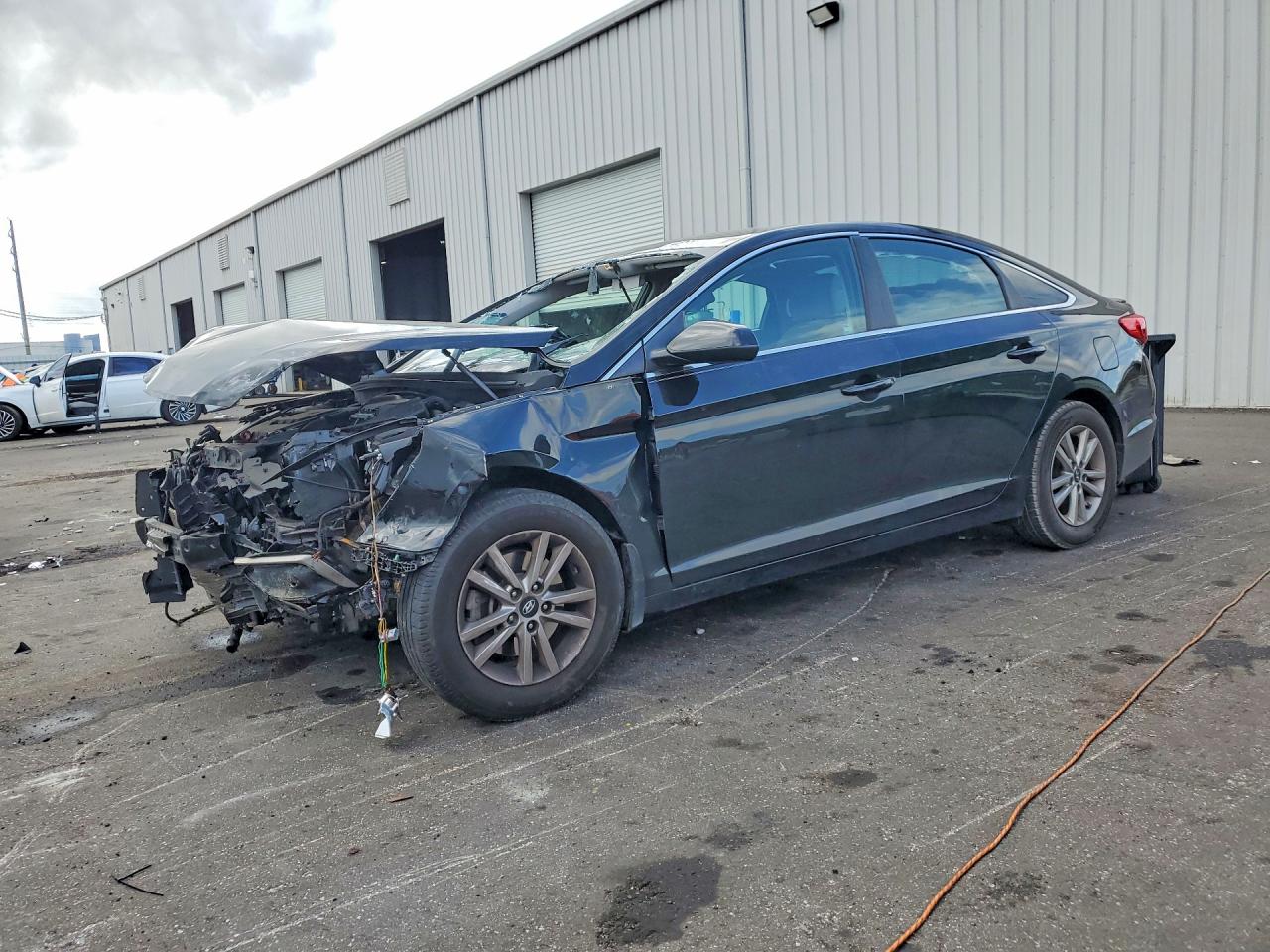 2017 HYUNDAI SONATA SE, Eco — Front 3/4