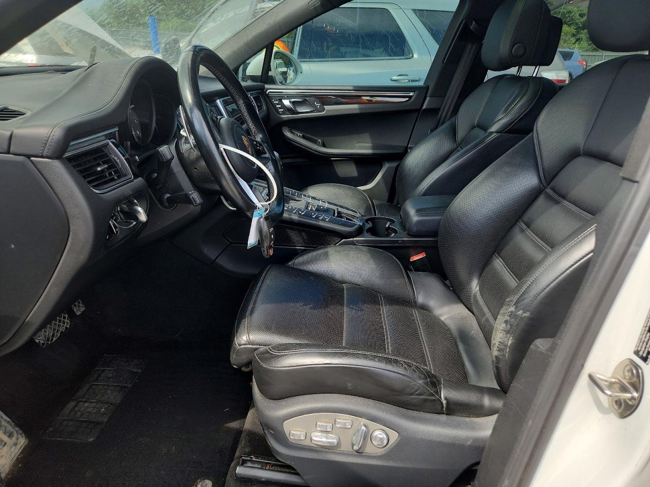 2015 PORSCHE MACAN