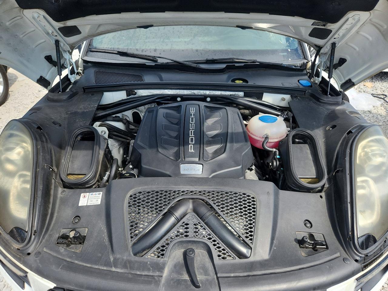 2015 PORSCHE MACAN