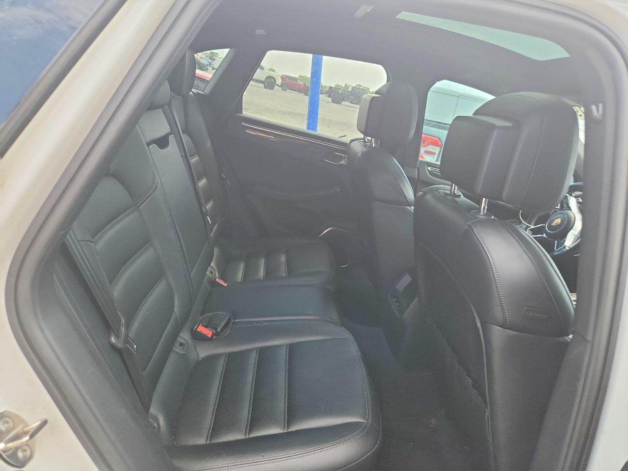 2015 PORSCHE MACAN