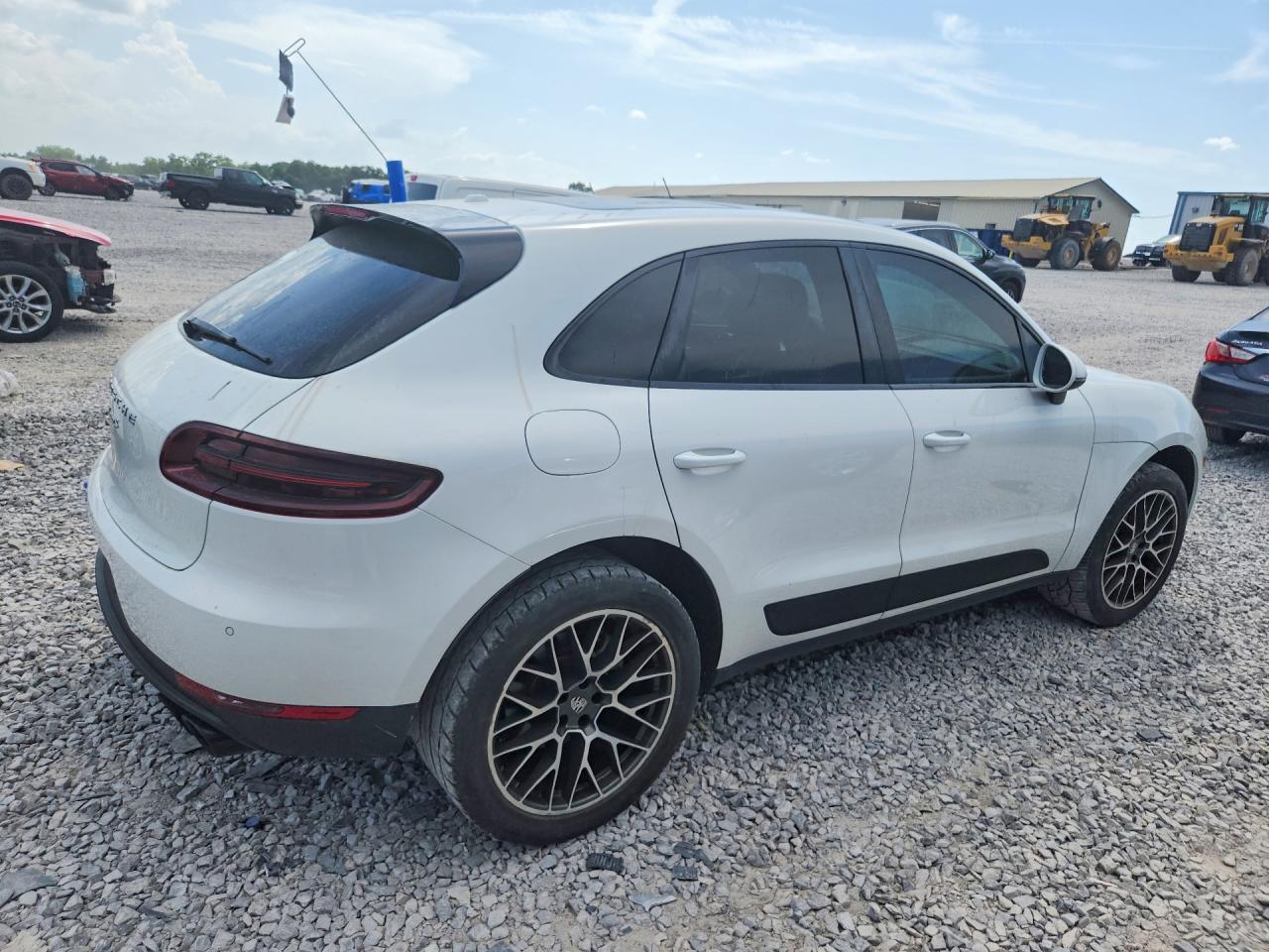 2015 PORSCHE MACAN