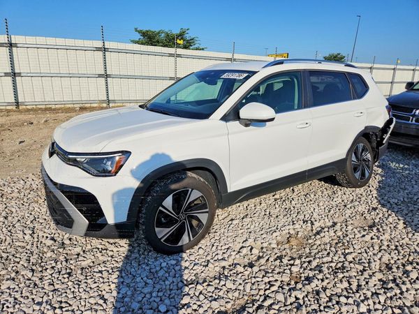 2025 VOLKSWAGEN TAOS 4Motion SE