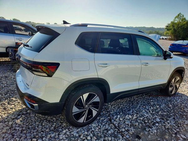 2025 VOLKSWAGEN TAOS 4Motion SE