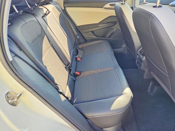 2025 VOLKSWAGEN TAOS 4Motion SE
