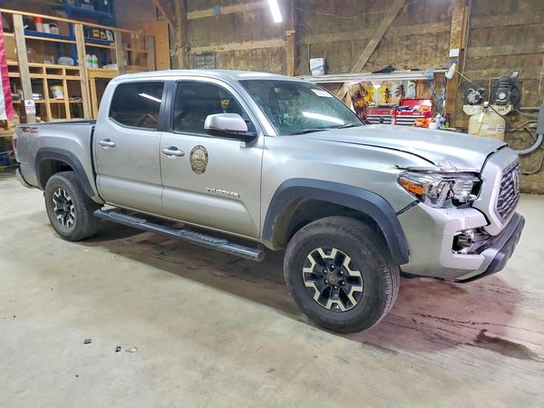 2022 TOYOTA TACOMA SR5