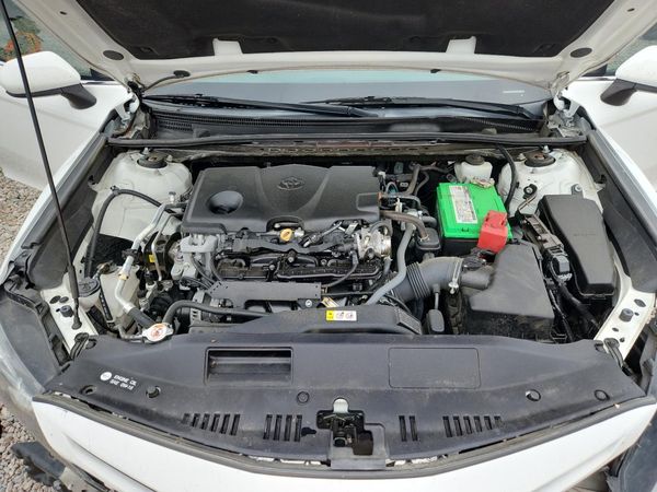 2021 TOYOTA CAMRY SE — Engine bay