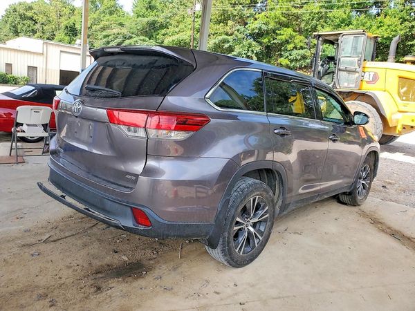 2019 TOYOTA HIGHLANDER LE/LE Plus