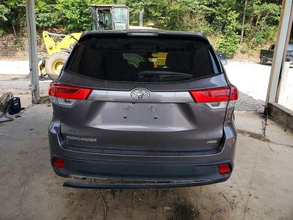 2019 TOYOTA HIGHLANDER LE/LE Plus