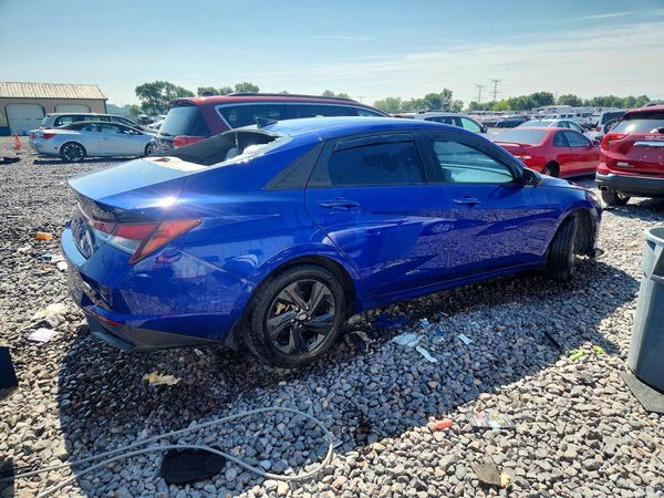 2022 HYUNDAI ELANTRA SEL