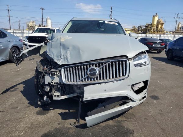 2024 VOLVO XC90