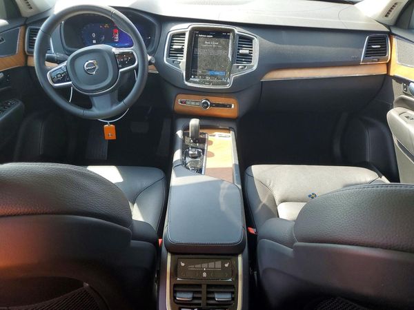 2024 VOLVO XC90