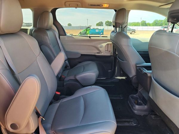 2021 TOYOTA SIENNA