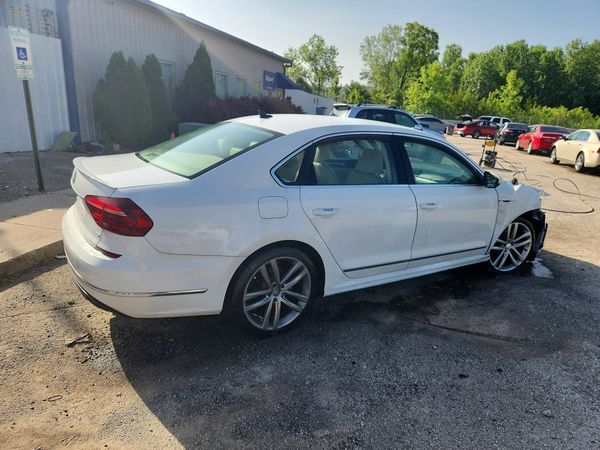 2017 VOLKSWAGEN PASSAT