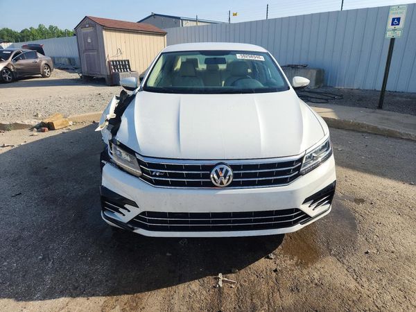 2017 VOLKSWAGEN PASSAT