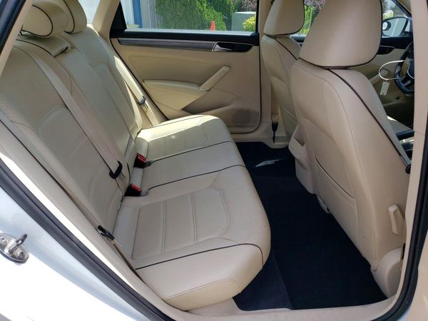 2017 VOLKSWAGEN PASSAT
