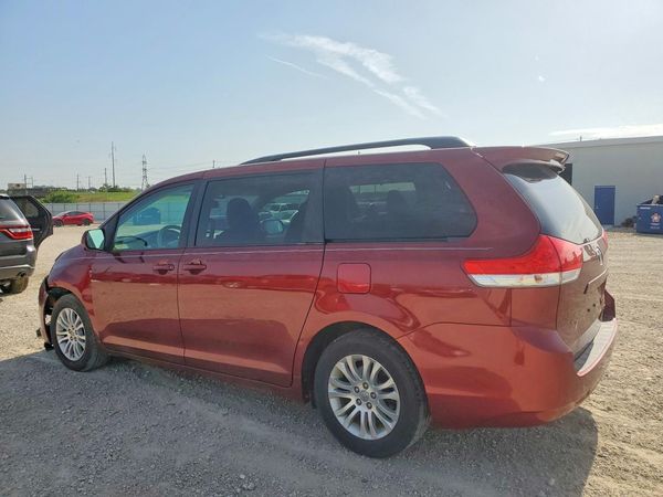 2013 TOYOTA SIENNA