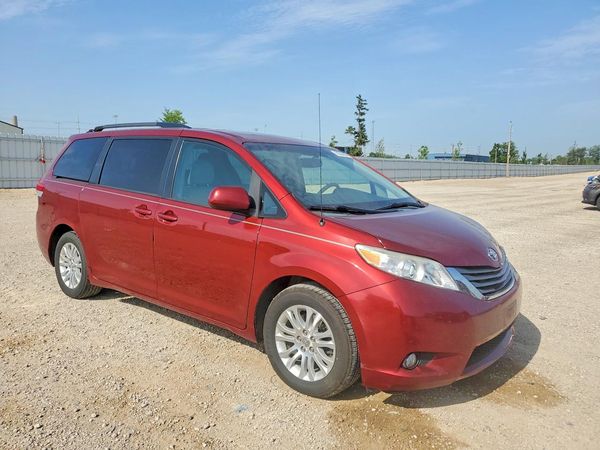 2013 TOYOTA SIENNA