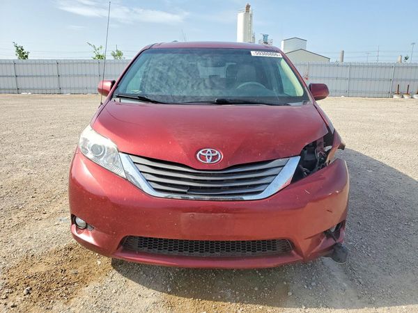 2013 TOYOTA SIENNA