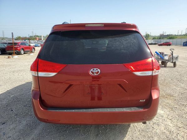 2013 TOYOTA SIENNA