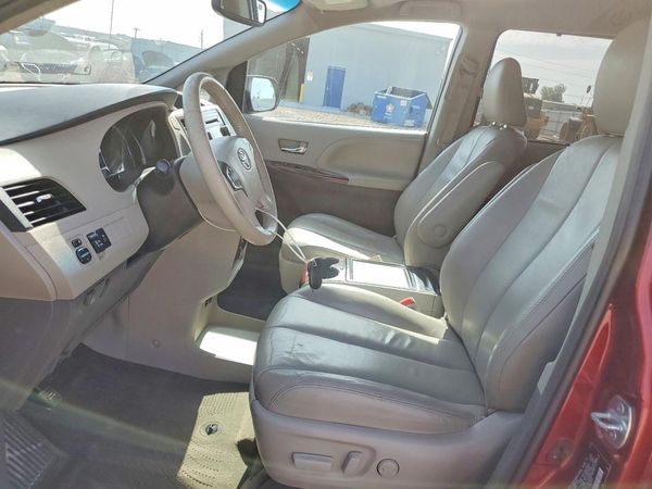 2013 TOYOTA SIENNA