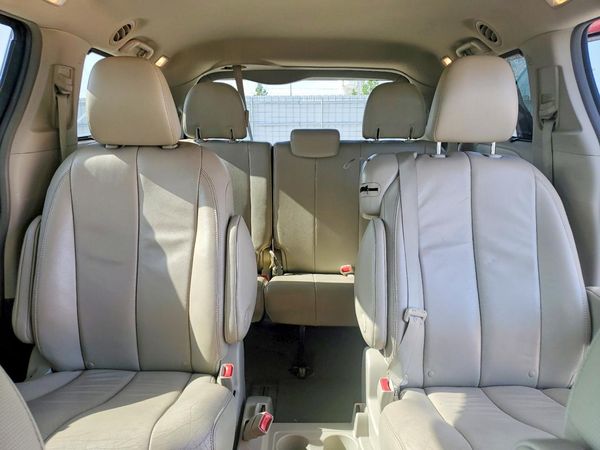 2013 TOYOTA SIENNA