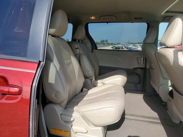 2013 TOYOTA SIENNA