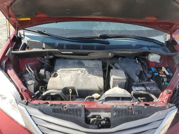 2013 TOYOTA SIENNA
