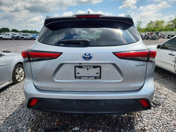2021 TOYOTA HIGHLANDER XLE