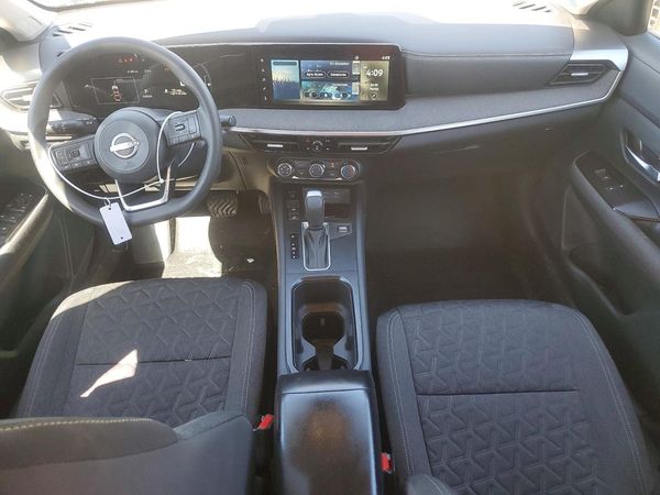 2025 NISSAN KICKS