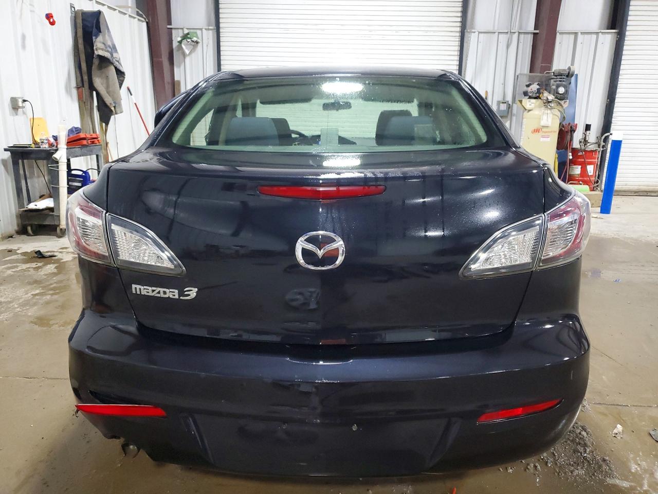 2013 MAZDA 3 SV/Base