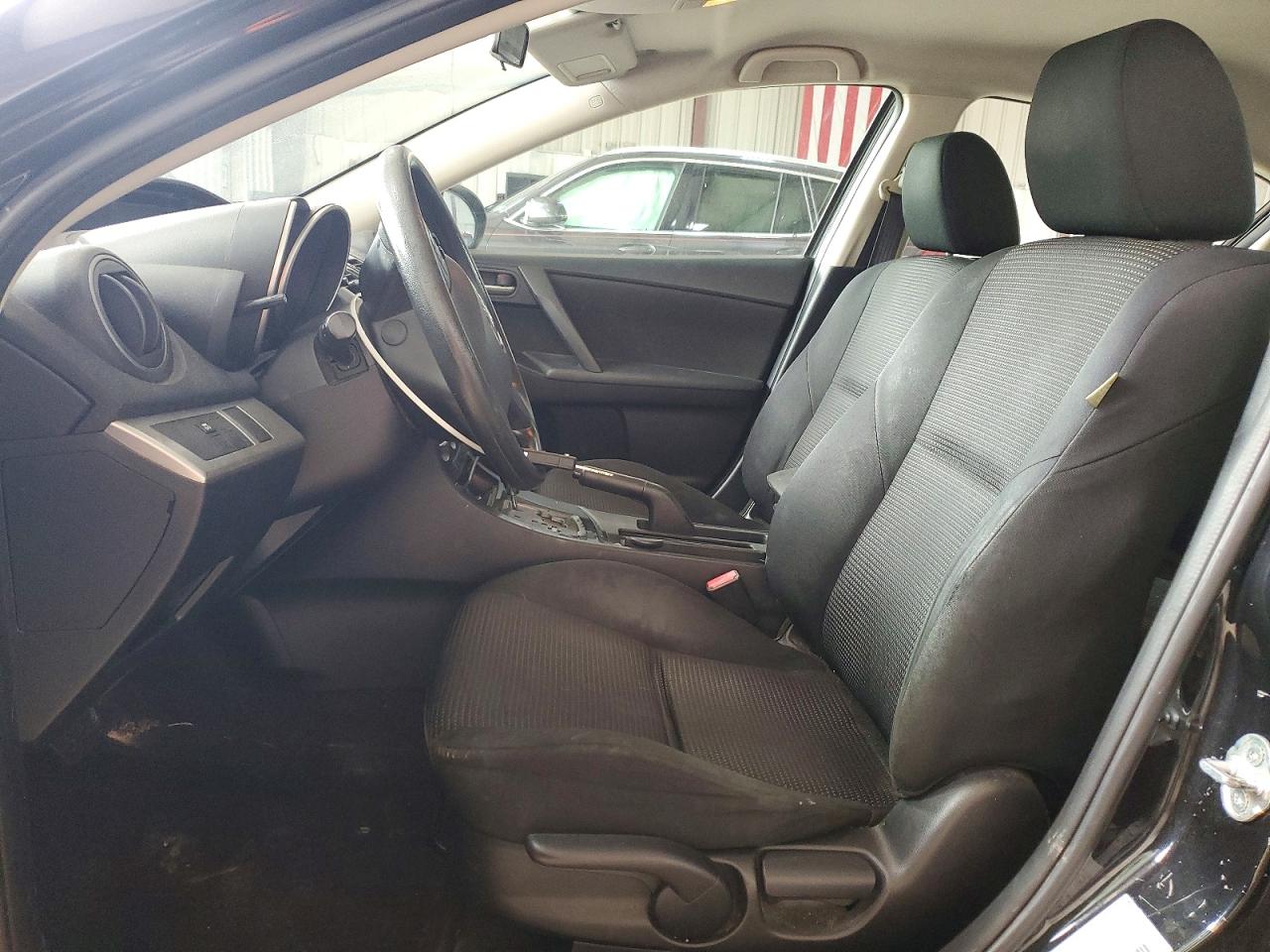 2013 MAZDA 3 SV/Base