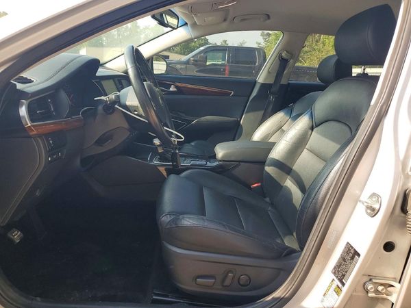 2018 KIA CADENZA Premium (Base)