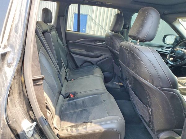 2024 JEEP GRAND CHEROKEE LAREDO 4X4
