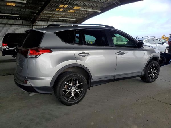 2018 TOYOTA RAV4 SE