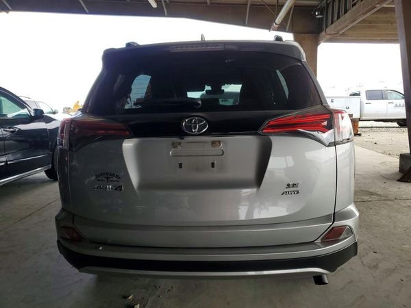 2018 TOYOTA RAV4 SE