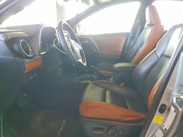2018 TOYOTA RAV4 SE