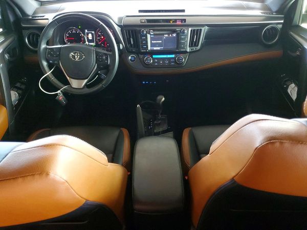 2018 TOYOTA RAV4 SE