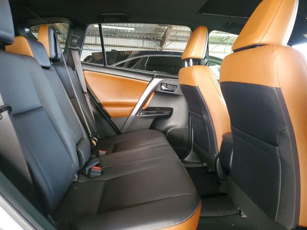 2018 TOYOTA RAV4 SE