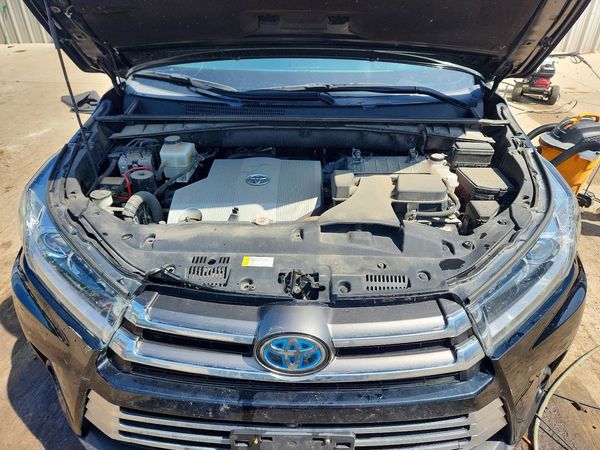 2019 TOYOTA HIGHLANDER Ltd/Ltd Platinum Hybrid — Engine bay