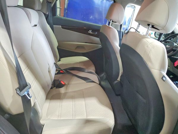 2017 KIA SORENTO L, LX