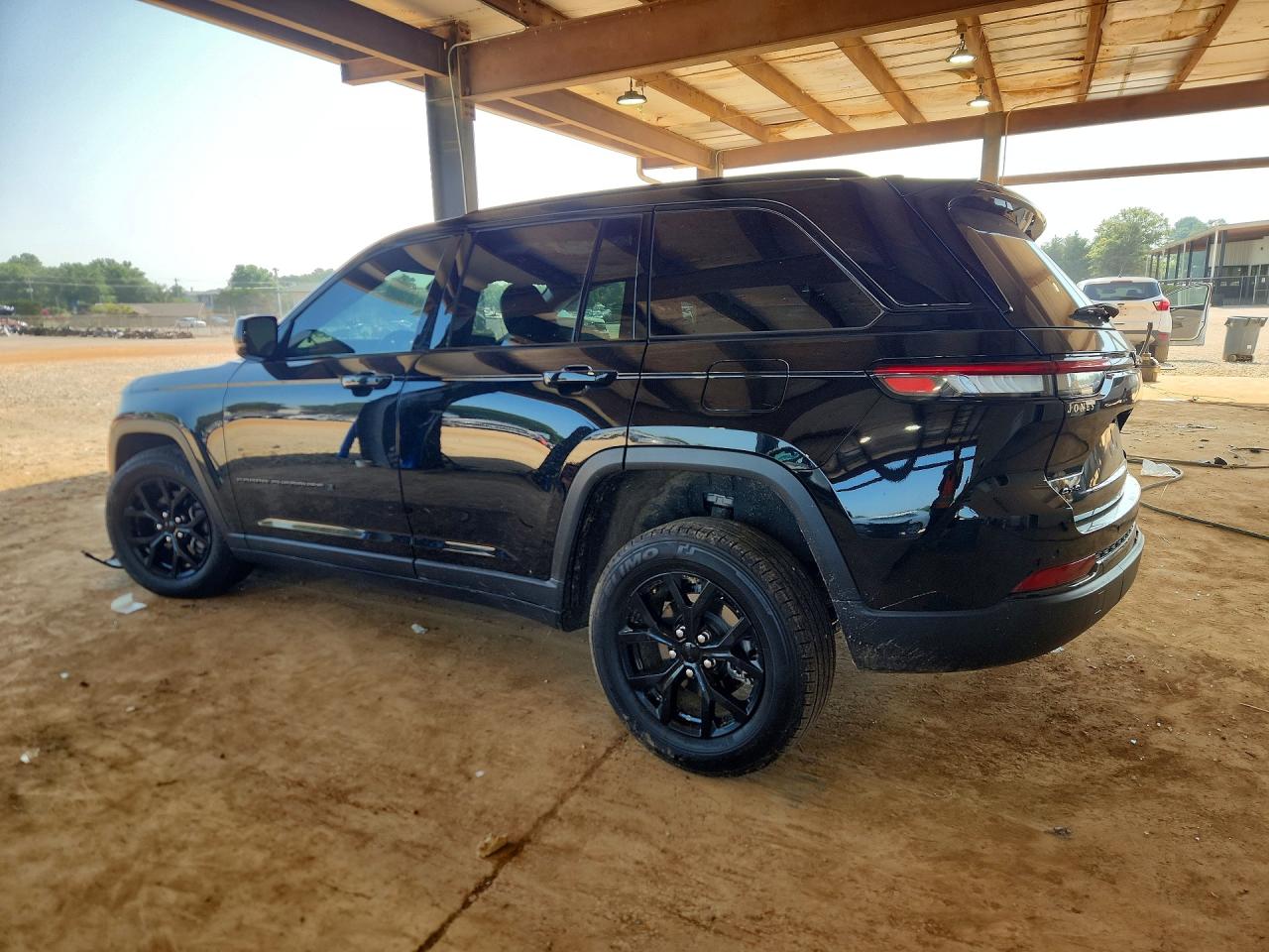 2024 JEEP GRAND CHEROKEE LAREDO 4X4