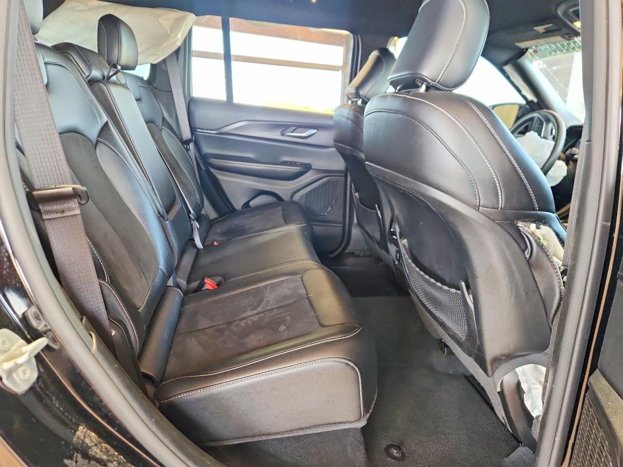 2024 JEEP GRAND CHEROKEE LAREDO 4X4
