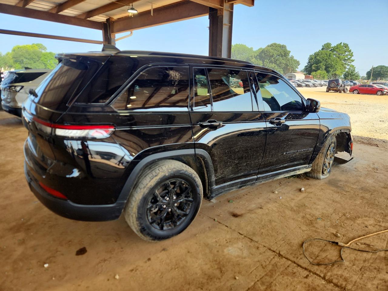 2024 JEEP GRAND CHEROKEE LAREDO 4X4