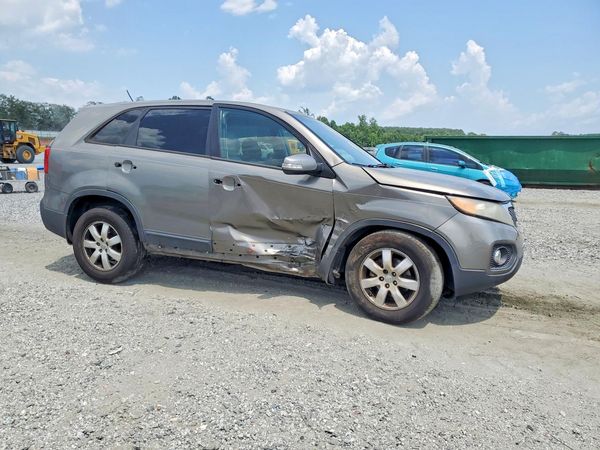 2013 KIA SORENTO Base / LX