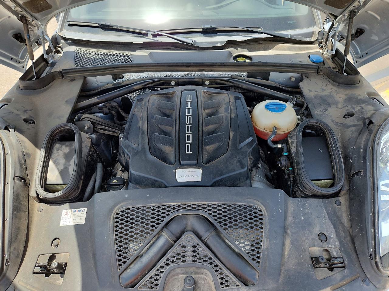 2015 PORSCHE MACAN