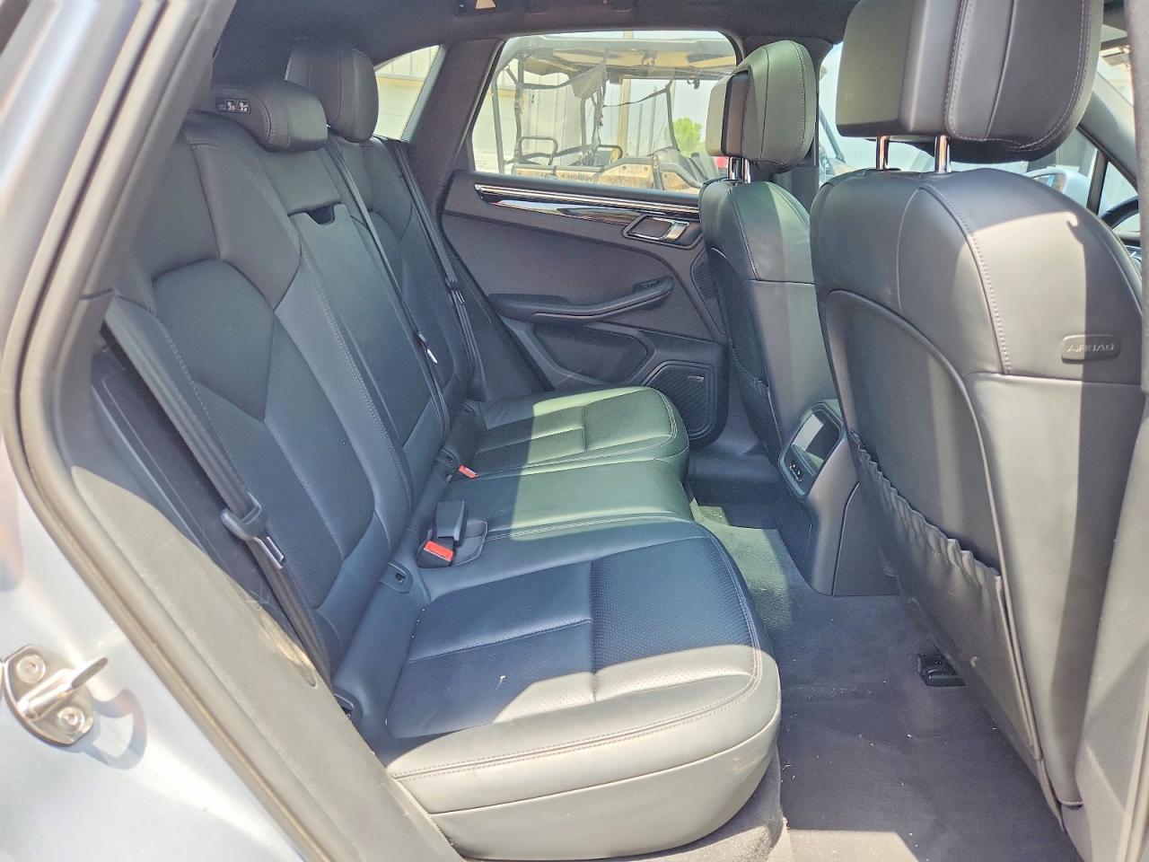 2015 PORSCHE MACAN