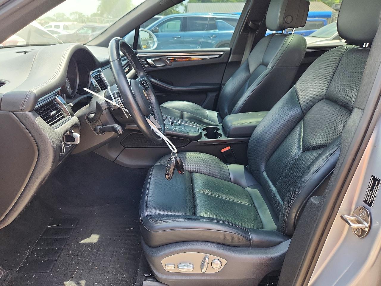 2015 PORSCHE MACAN