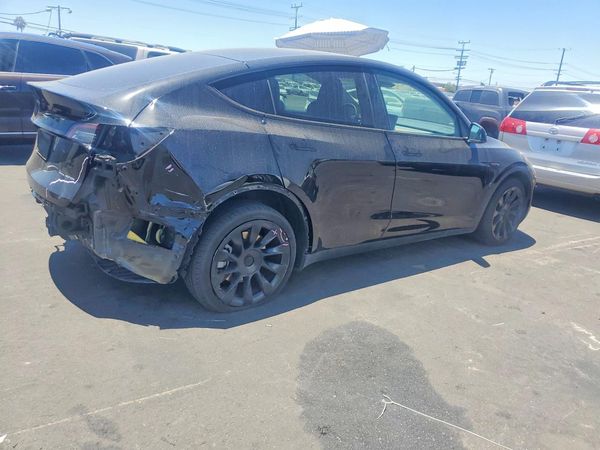 2024 TESLA MODEL Y